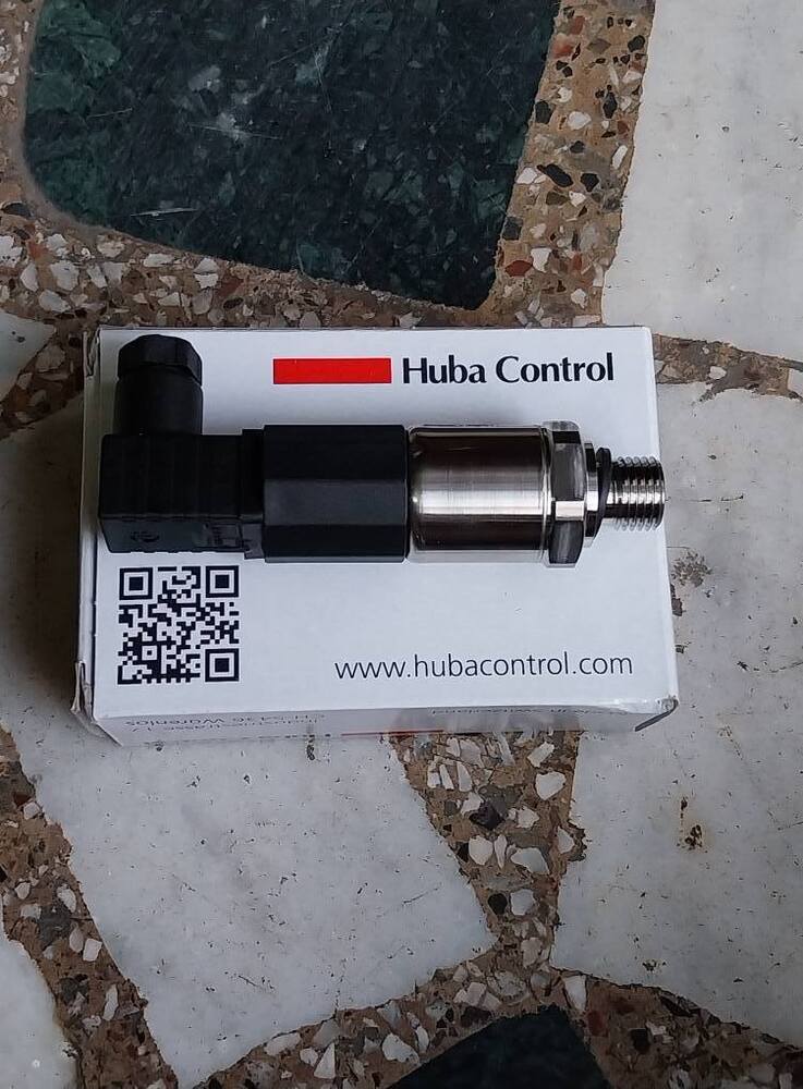 Huba Pressure Transmitter Model 520.914S032401W RANGE 0-2 BAR OUTPUT 4-20mA
