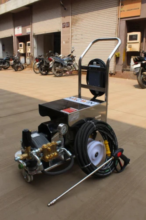 Single Phase High Pressure Cleaning Pump - Color: Black