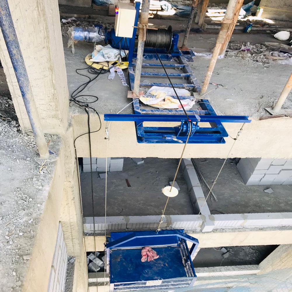 Construction Hoist - Color: Blue