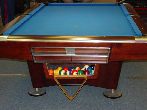 लक्ज़री बिलियर्ड टेबल