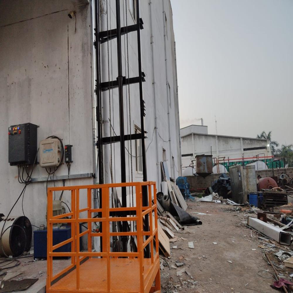 Goods Lift - Load Capacity: 2-4 Tonne