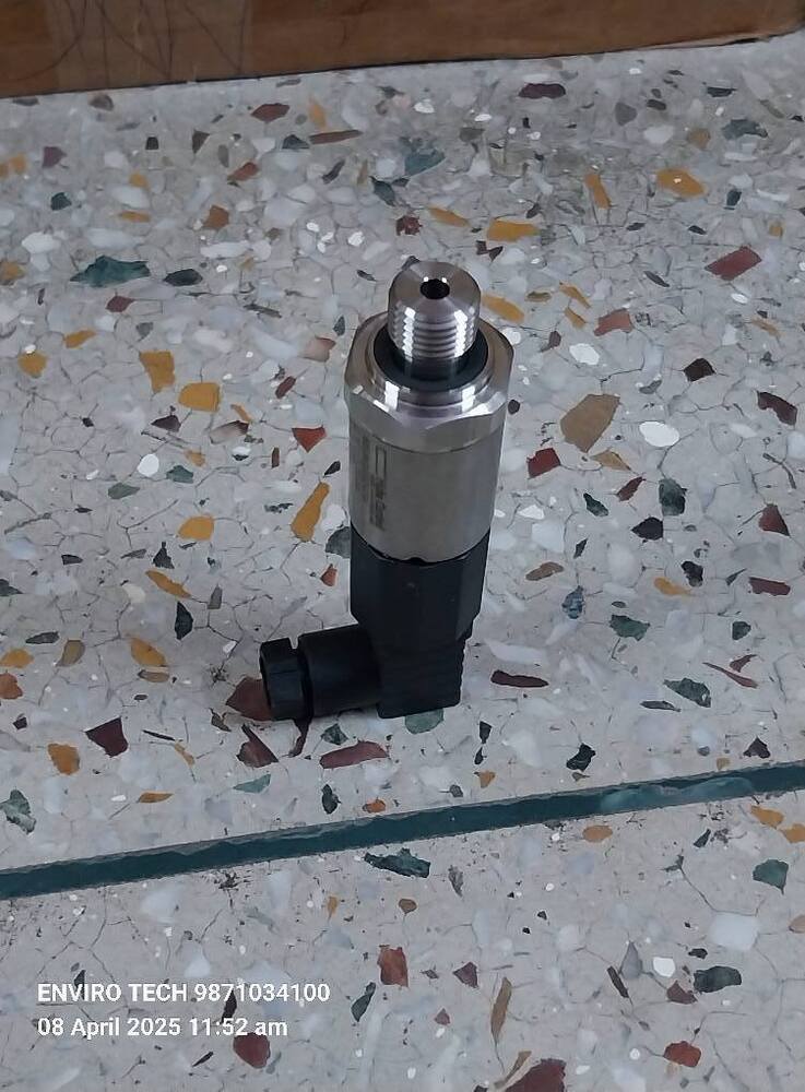 Huba Pressure Transmitter Model 520.932S032401W RANGE 0-20 BAR OUTPUT 4-20mA