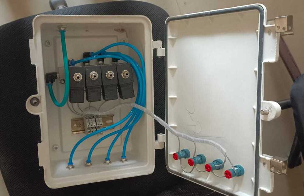 Pneumatic Panel Box - Color: White