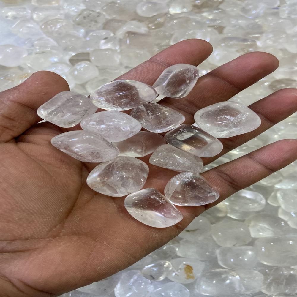 Clear Crushed Glass Chips for Decorative Purposes and Terrazzo and Epoxy Flooring