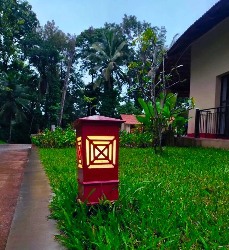 Polaris - Outdoor Garden Light (Honeycomb) - Color: Brown