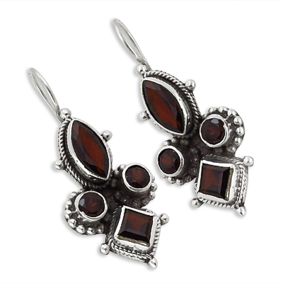 गार्नेट रत्न आभूषण