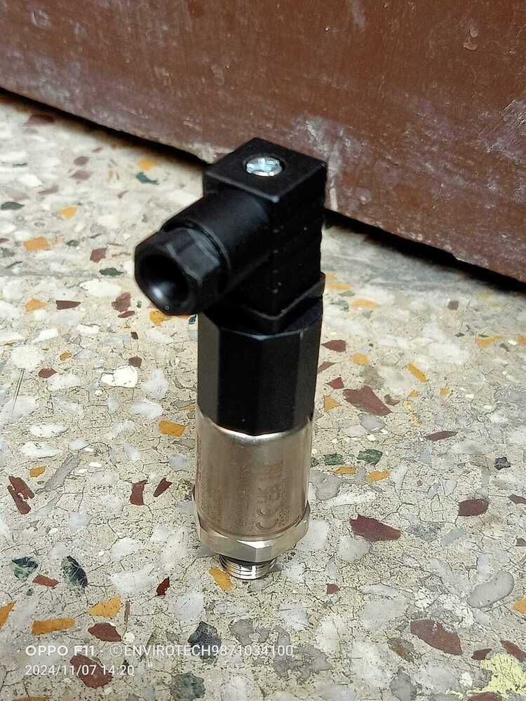 Huba Pressure Transmitter Model 520.940S032401W RANGE 0-50 BAR OUTPUT 4-20mA