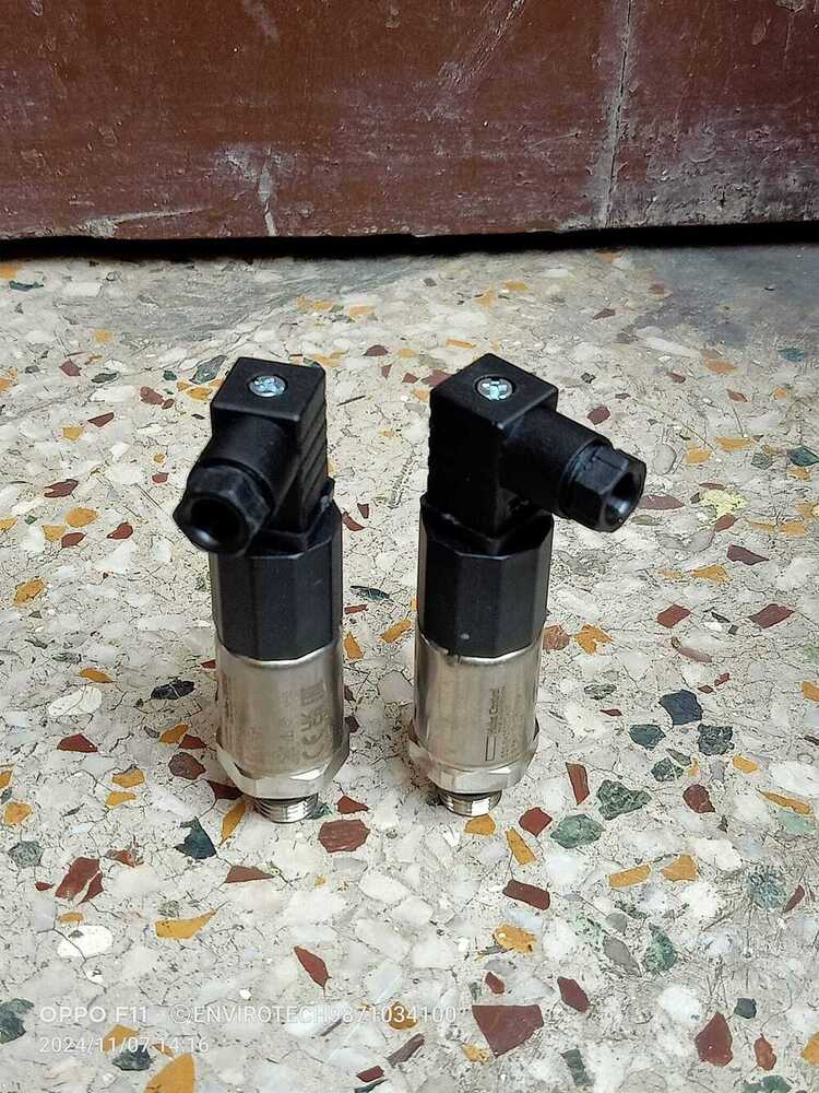 Huba Pressure Transmitter Model 520.940S032401W RANGE 0-50 BAR OUTPUT 4-20mA