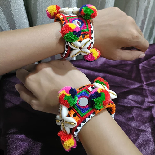 Naratri Hand Cuff Kodi And Mirror Work - Color: Multicolor