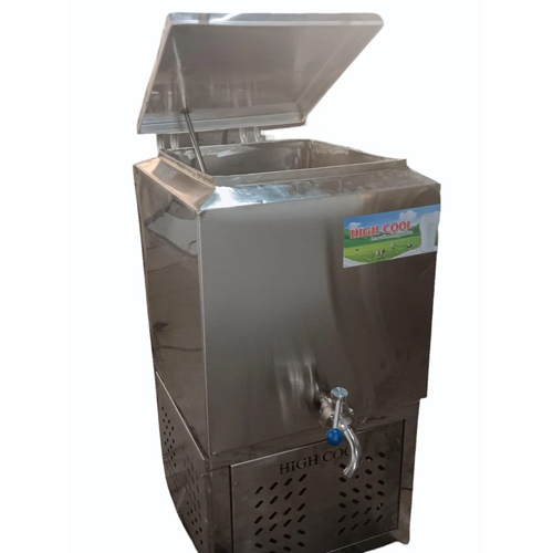 Bulk Milk Cooler - Color: Silver