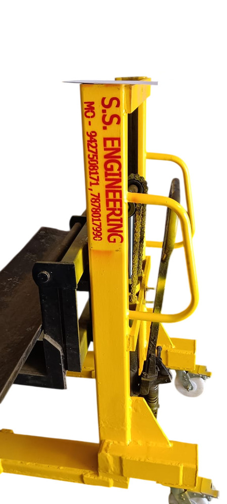 Fulcrum Hand Pallet Truck - Color: Yellow