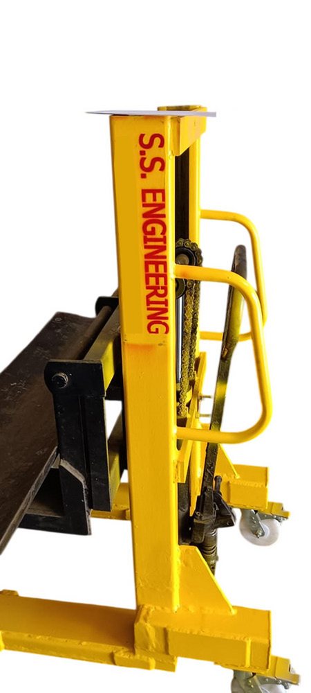 Fulcrum Hand Pallet Truck - Color: Yellow