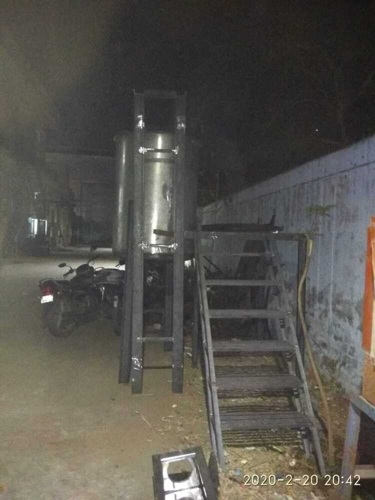 Mixing Tank With Stirrer - Features: Durable