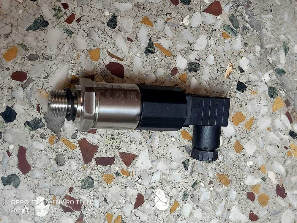 Huba Pressure Transmitter Model 520.914S032401W RANGE -1-10 BAR OUTPUT 4-20mA