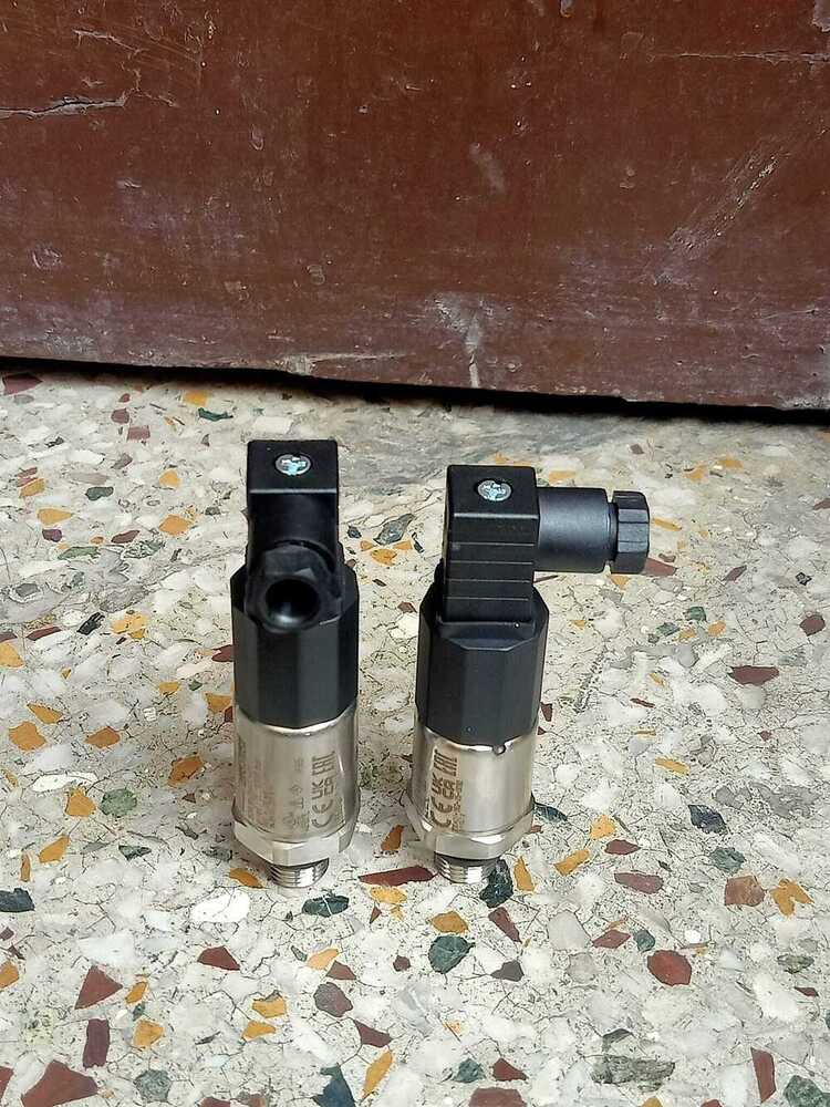 Huba Pressure Transmitter Model 520.914S032401W RANGE -1-10 BAR OUTPUT 4-20mA