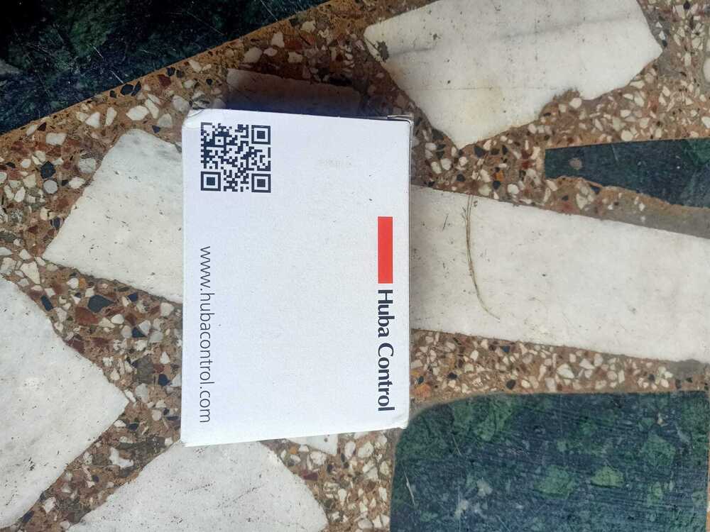 Huba Pressure Transmitter Model 520.955S032401W RANGE 0-700 BAR OUTPUT 4-20mA