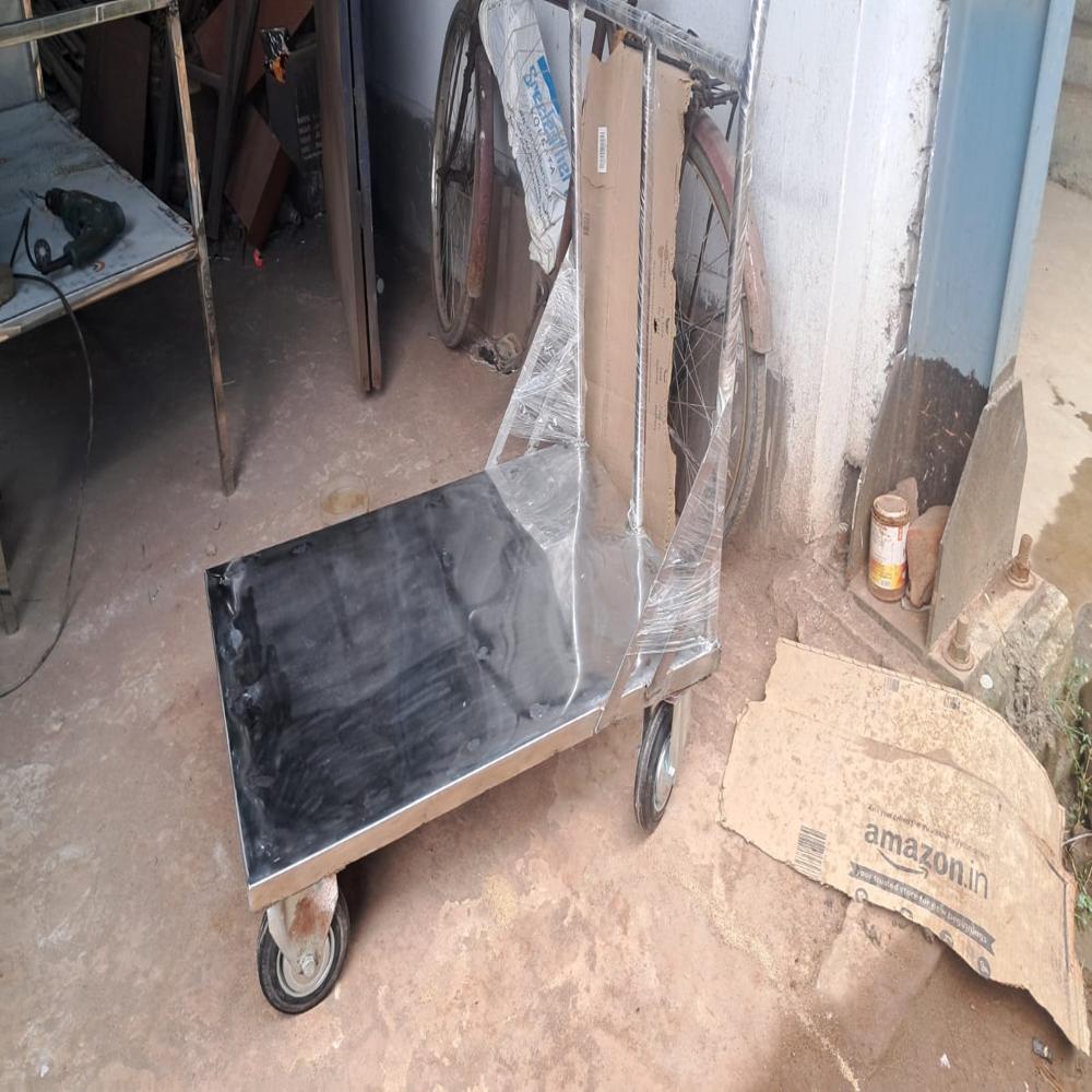 Ss Platform Trolley - Capacity: 100 Kg