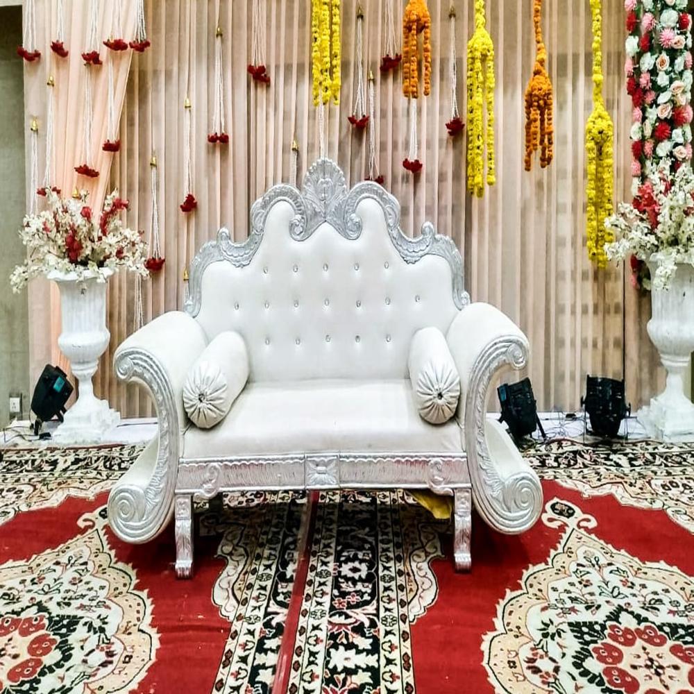 New Leaf Couch Wedding Chair