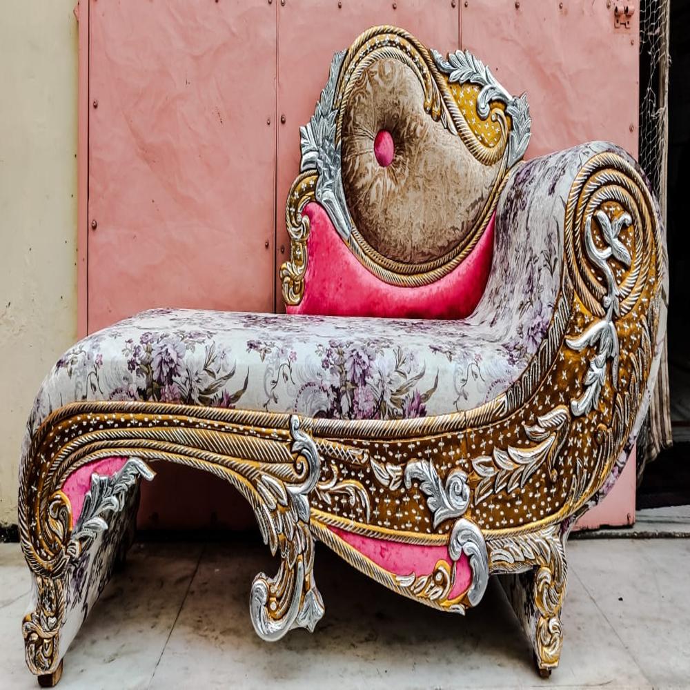 Saras Couch Wedding Chair