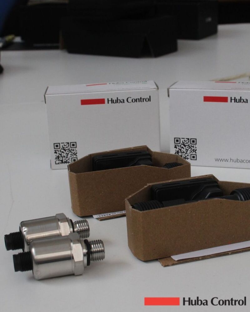 HUBA* SWITZERLAND Pressure Transmitter Part No 520.930S032401 Range 0-10 Bar