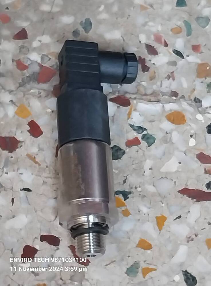 Huba Pressure Transmitter Model 520.931S032401 RANGE 0-16 BAR