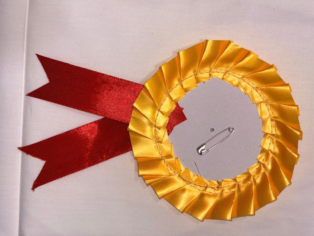 1 round 4g 5 inches Ribbon Badges