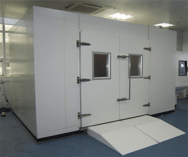 Walking Type Stability Chamber - Ss304 Material, 15000 Ltr Size, 2.5m X 2.4m X 2.5m Dimensions | 2 Kw Heating, Plc Control System, 7" Tft Display