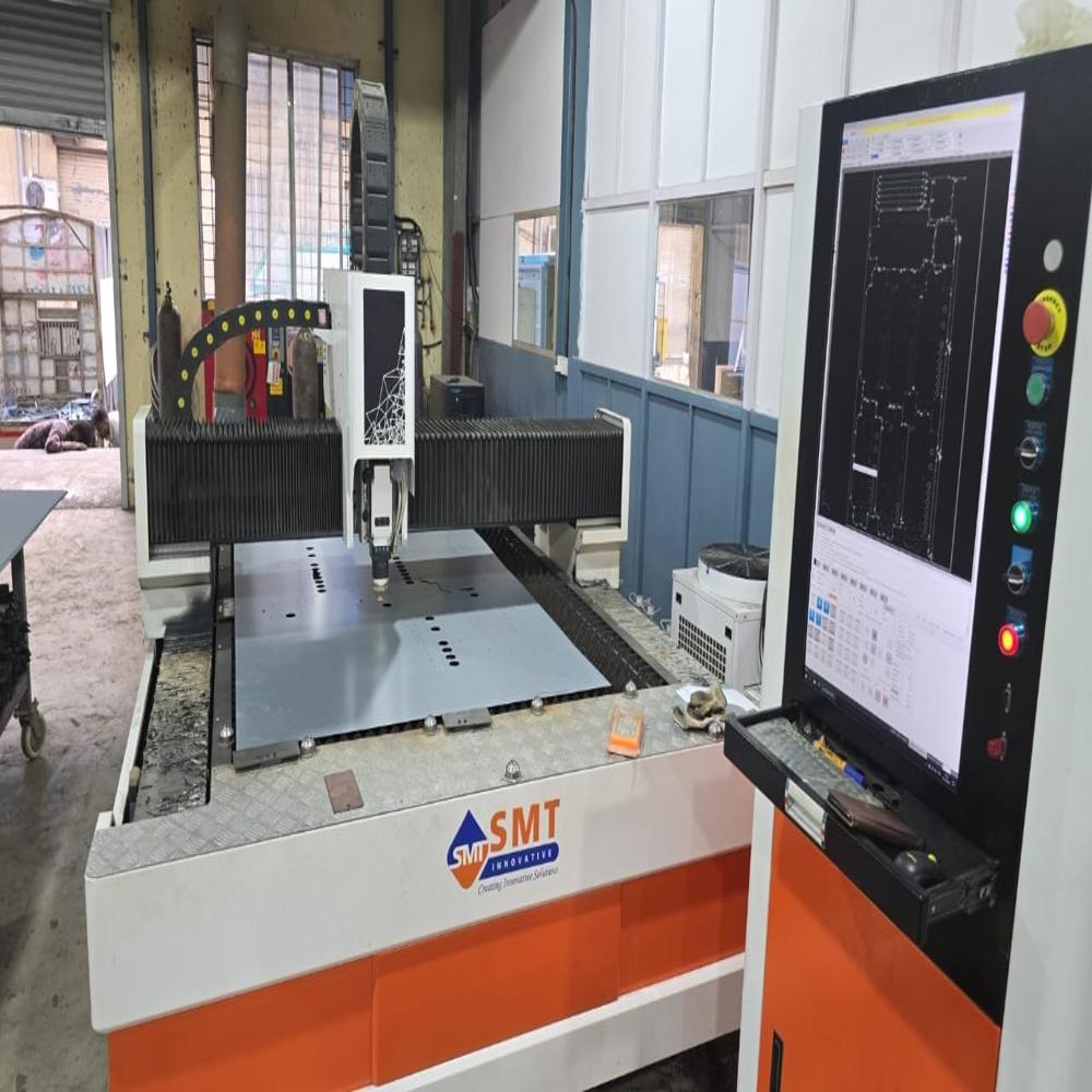 Fiber Laser Cutting Machine - Color: White