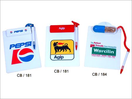 लेखन बोर्ड के साथ कलम