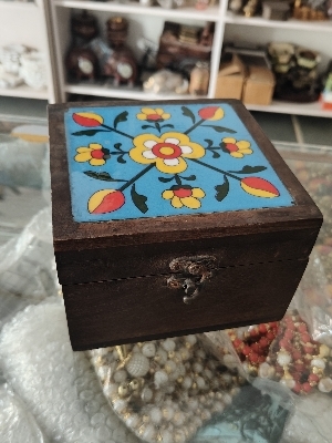 Wooden Box tile