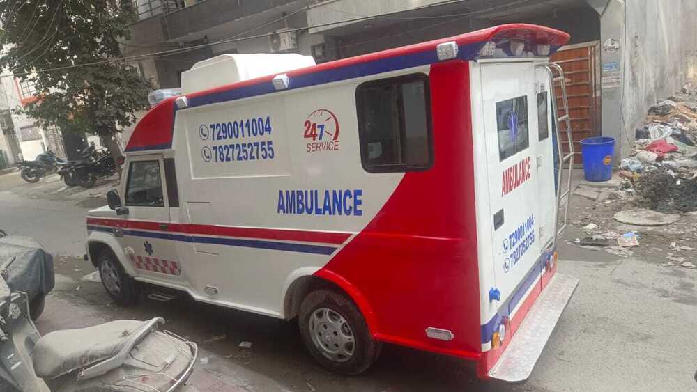 Als Ambulance - Color: White And Red