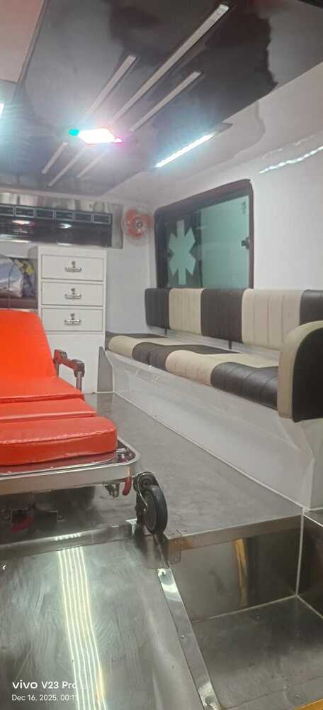 Als Ambulance - Color: White And Red