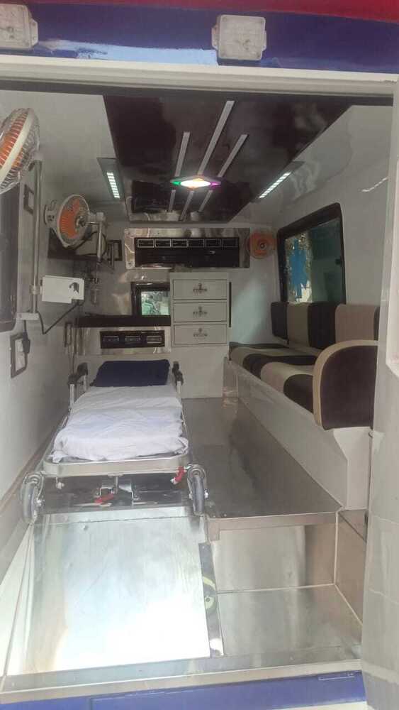 Frizer & Body Transport Ambulance - Color: White And Red