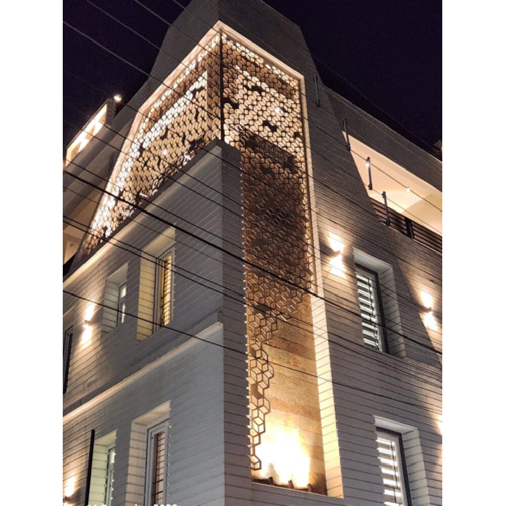 Front Elevation - Feature: Corrosion Resistant