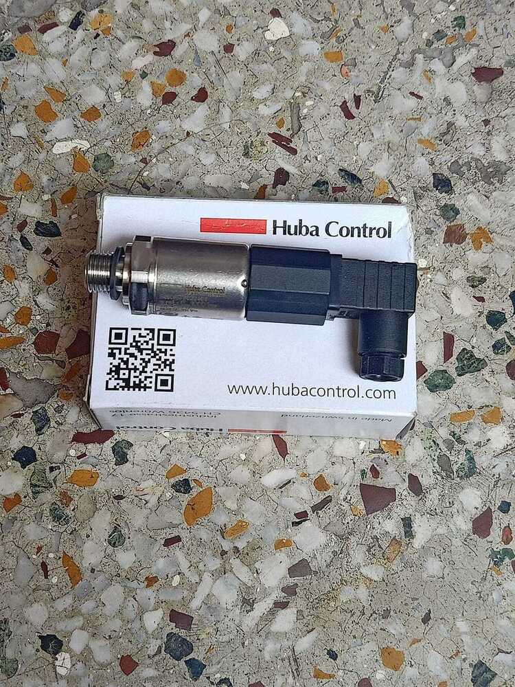 Huba Pressure Transmitter Model 520.917S032401 RANGE 0-6 BAR