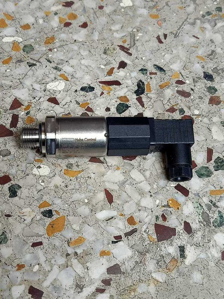 Huba Pressure Transmitter Model 520.917S032401 RANGE 0-6 BAR