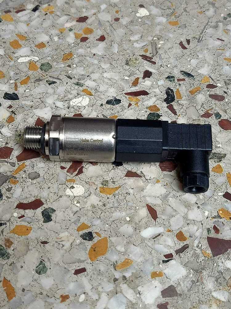 Huba Pressure Transmitter Model 520.917S032401 RANGE 0-6 BAR