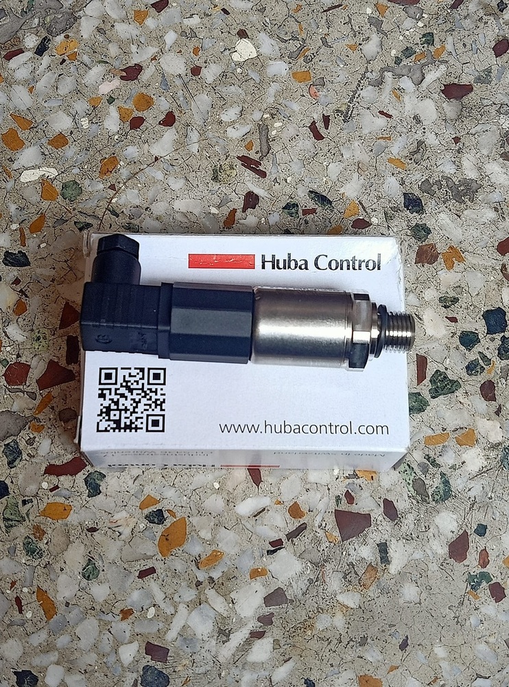 Huba Pressure Transmitter Model 520.917S032401 RANGE 0-6 BAR