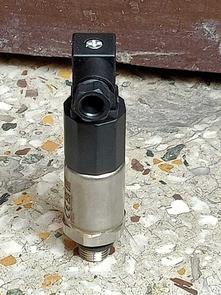 Huba Pressure Transmitter Model 520.940S032401 RANGE 0-60 BAR