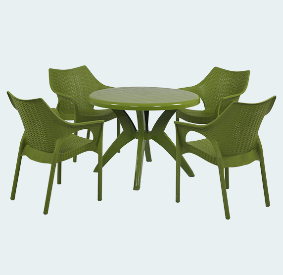 Marina With Cambridge Plastic Table And Chairs