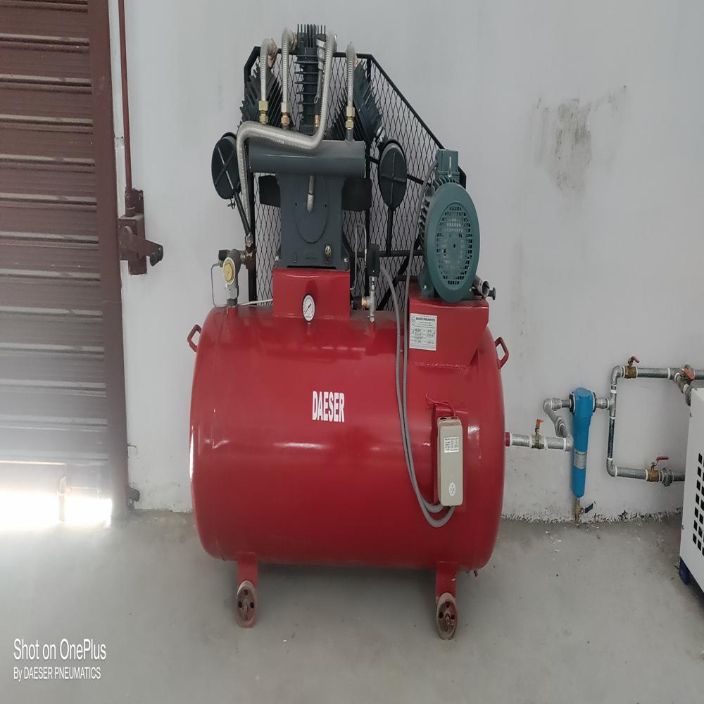 15hp Piston Air Compressor - Color: Red
