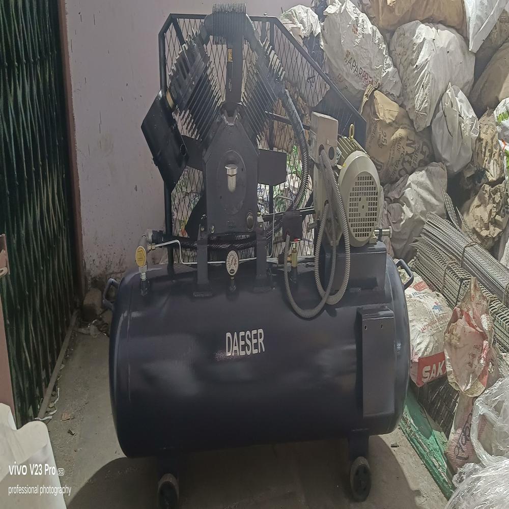 5 Hp Reciprocating Air Compressor - Color: Red