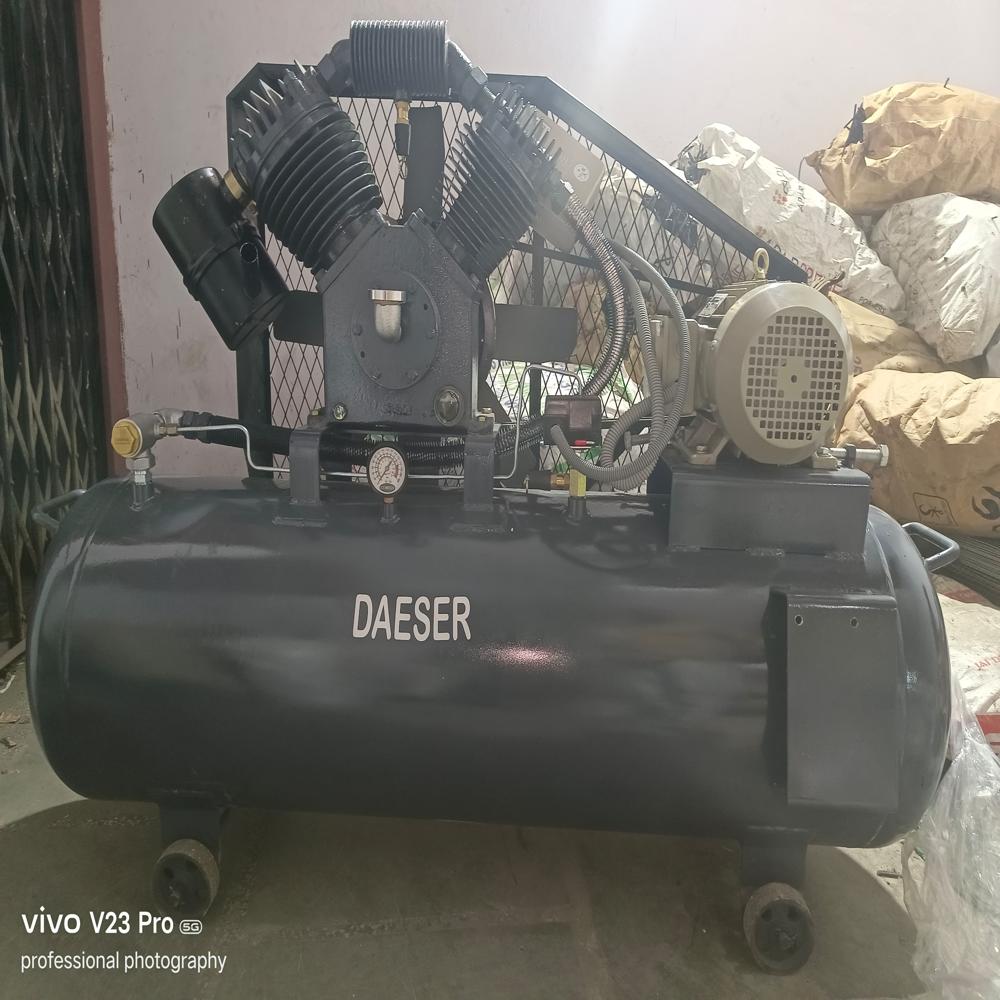 5 Hp Reciprocating Air Compressor - Color: Red