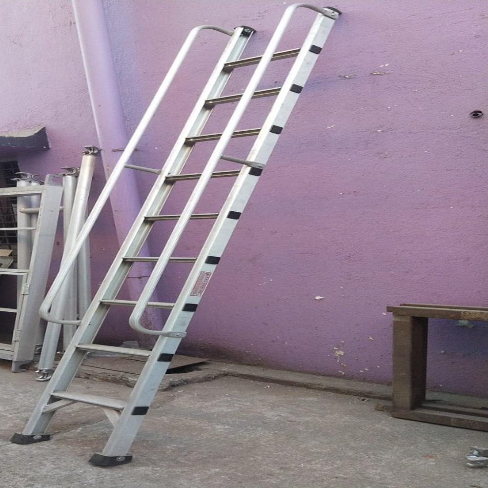 Wall Support Ladder