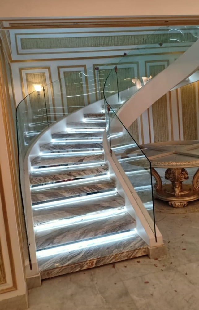 Stylish Bend Glass Staircase Railing
