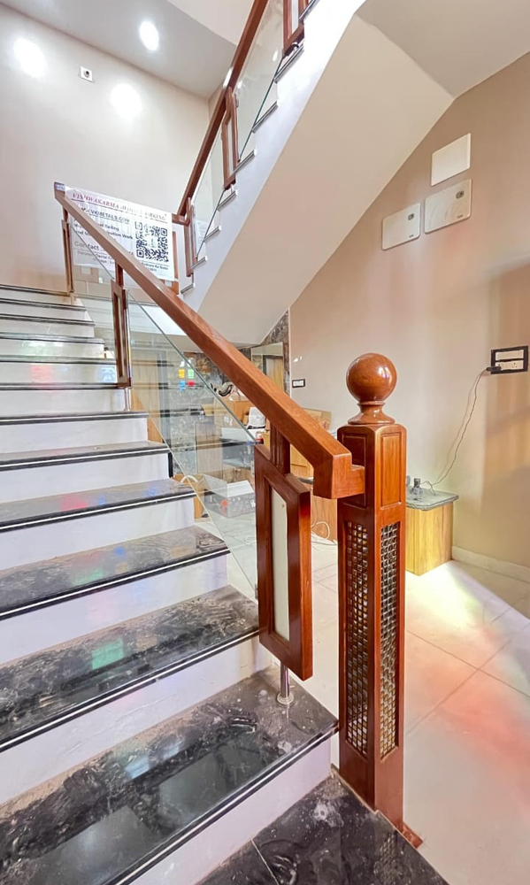 Wooden Glass Staircase Railing