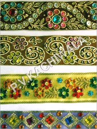 मल्टी कलर स्टोनवर्क लेस