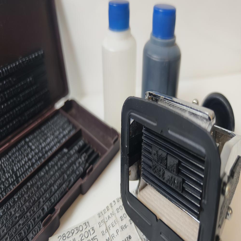 Hand-operated batch coding machine