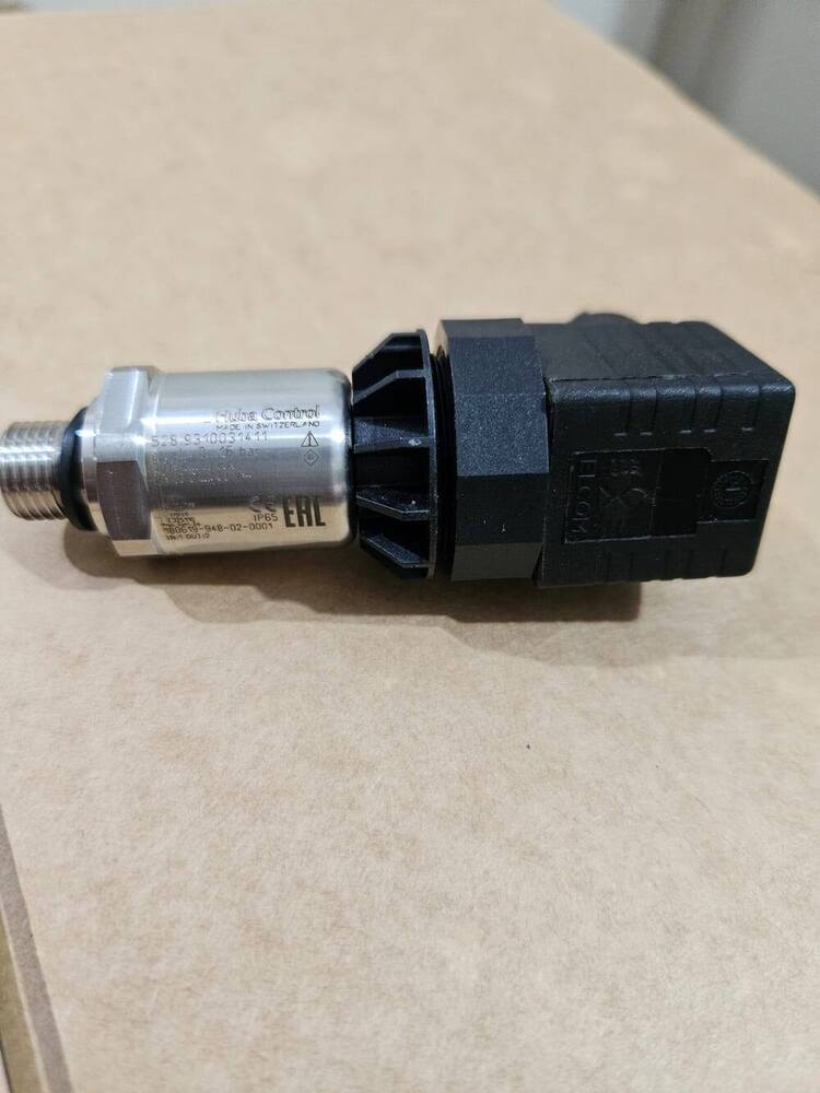 Huba Pressure Transmitter Model 520.932S032401 RANGE 0-25 BAR
