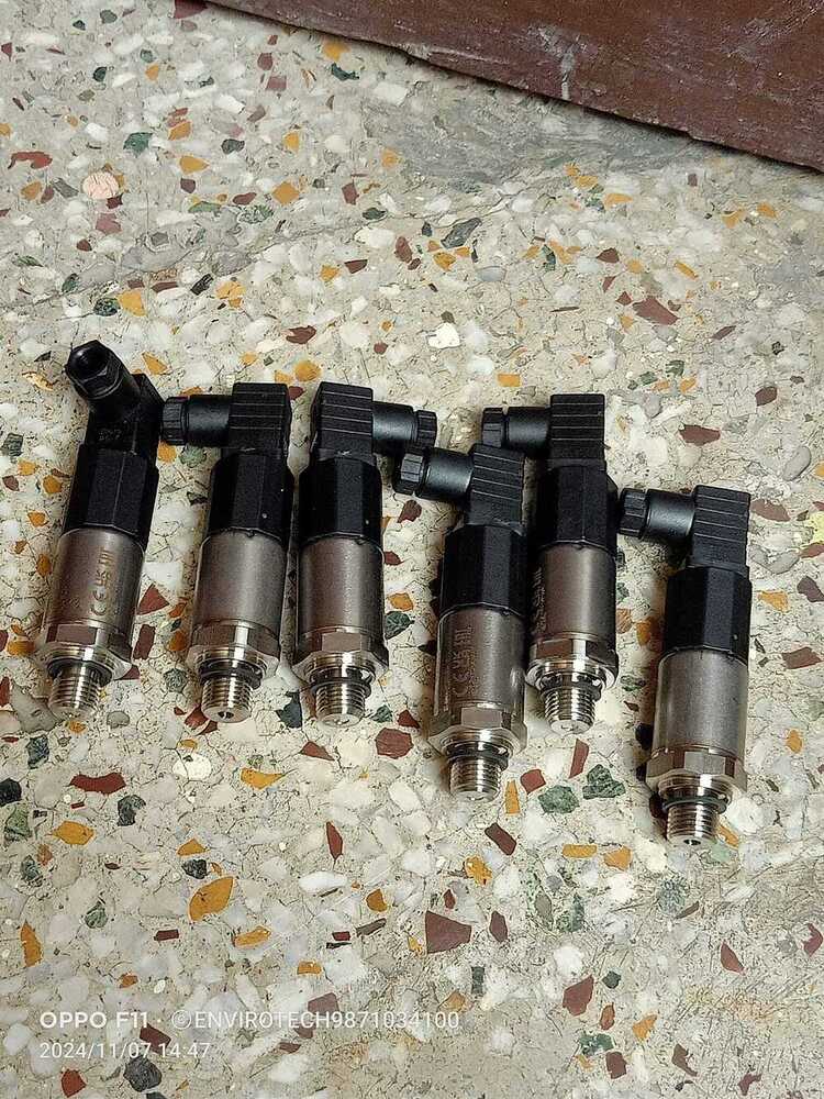 Huba Pressure Transmitter Model 520.941SO32401 RANGE 0-100 BAR